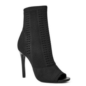 Brand New - Guess GFValetta 7.5 M